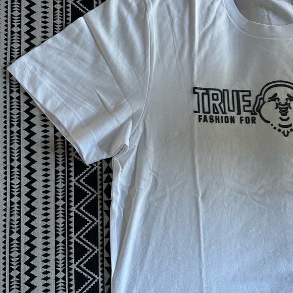 Shine Bright w/ TRUE RELIGION Short Sleeve Puff Metallic Logo Tee men's ! - Picture 5 of 5
